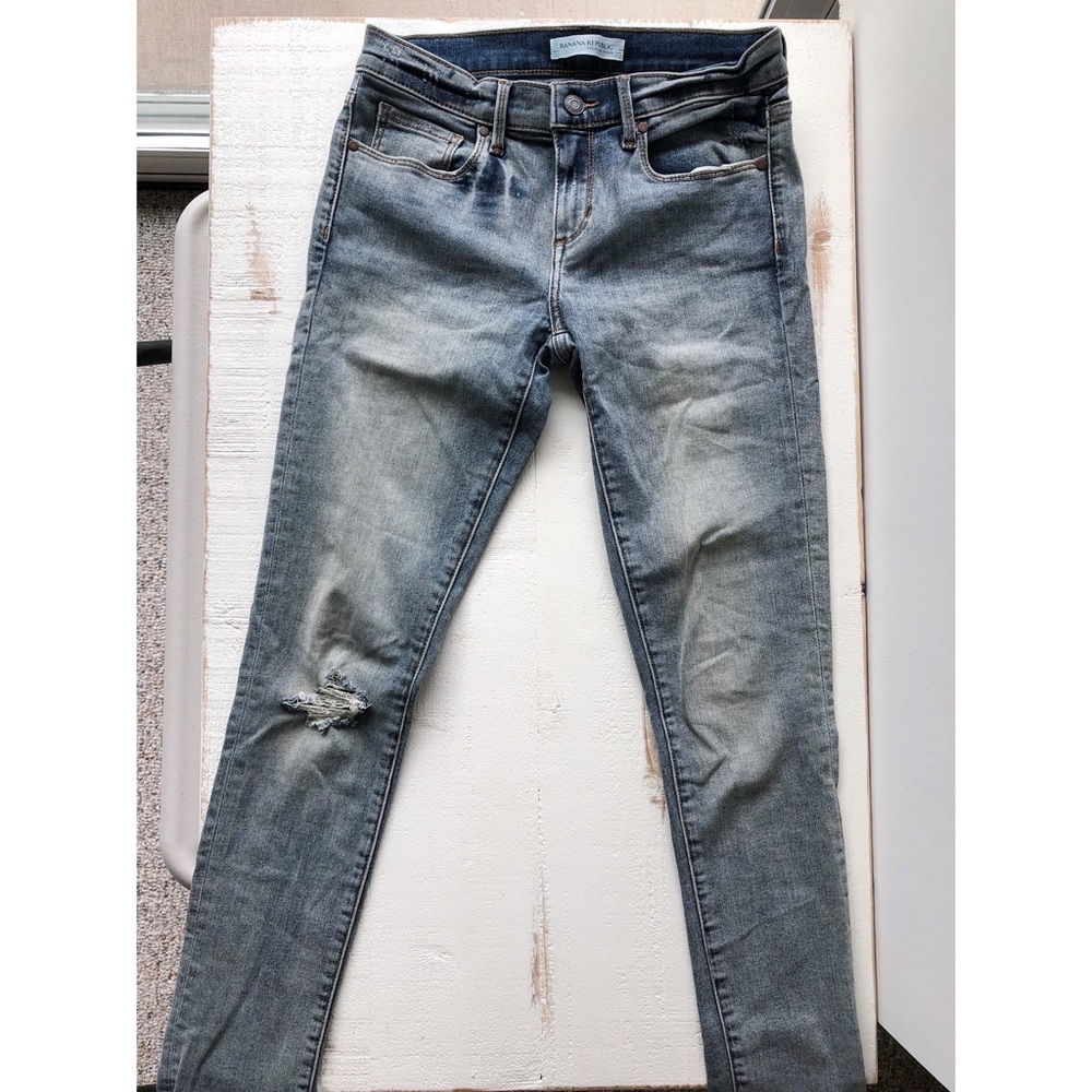 Banana Republic Skinny Jean (26P) Distressed Wash